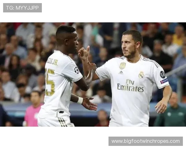 面对顶级后卫：维尼修斯如何持续制造威胁