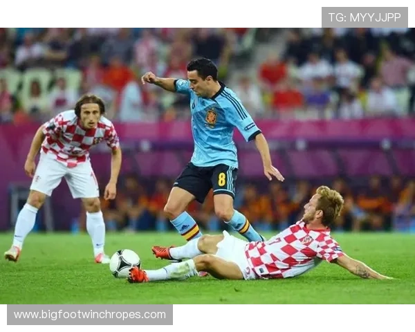 莫德里奇 vs 伊涅斯塔：技术流巅峰期战术角色与比赛影响力对比