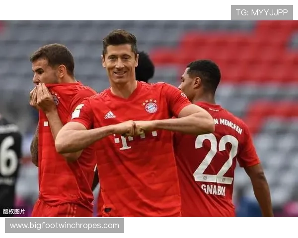 哈兰德 vs 莱万：顶级中锋的终结效率与战术价值对比